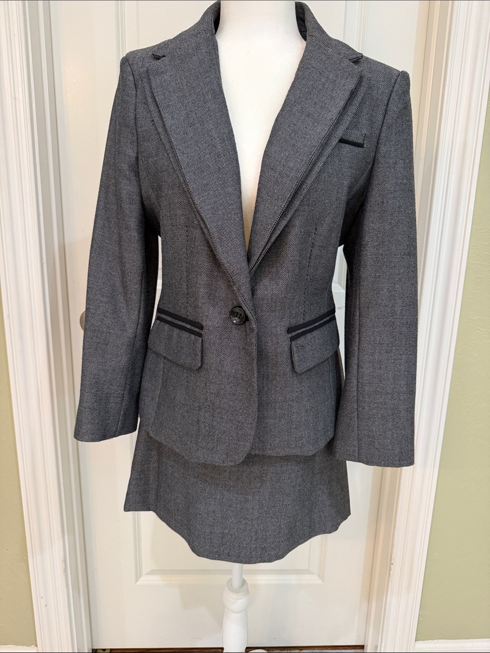 Patrizia Luca Milan Charcoal Gray Tailored Women's Designer Suit Fully Lined